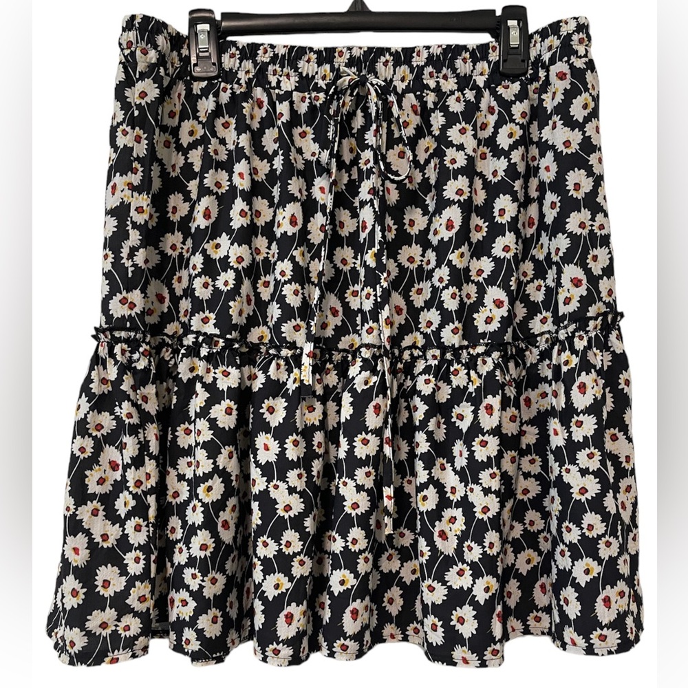 Super cute plus size floral skirt,  no tags, but likely a 2x or XXL. sk0001